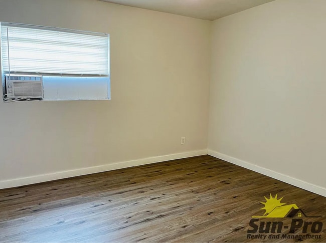 Photo - 708 Georgia St