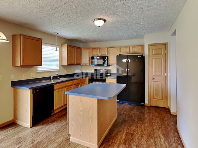 Photo - 398 Flat River St