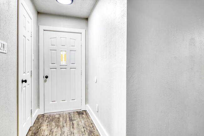 Photo - 1308 Hardwood Ln