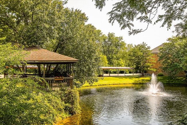 Ashton Lake Apartments
