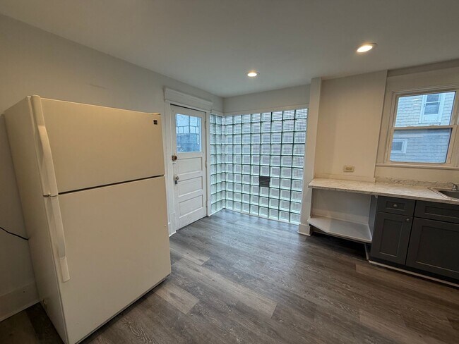 53 Metlin Ave Unit 1