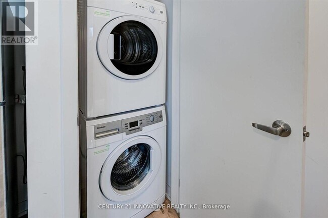 Photo - 1720 Simcoe St N