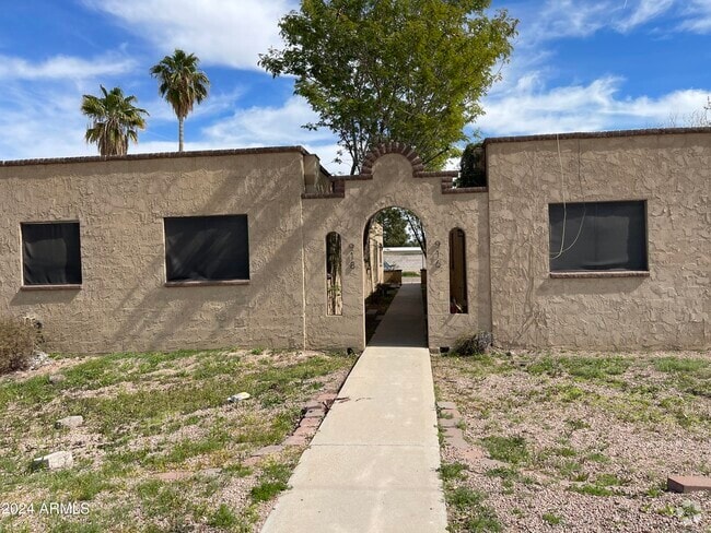 Building Photo - 916 N Pueblo Dr Unit B Rental