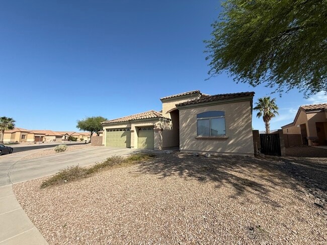 Building Photo - House For Rent