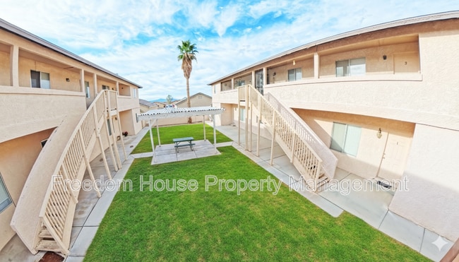 Photo - 1444 Star Rd