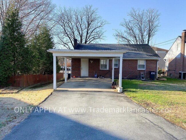 Photo - 525 Hilton Dr