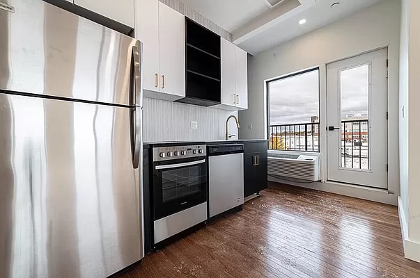 409 Stockholm St - 409 Stockholm St