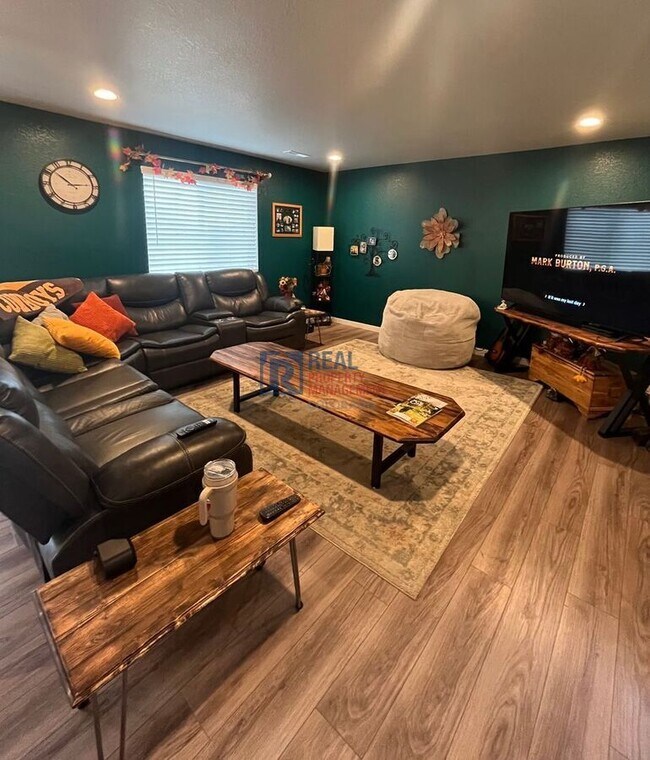 Photo - 420 Ryan Ave