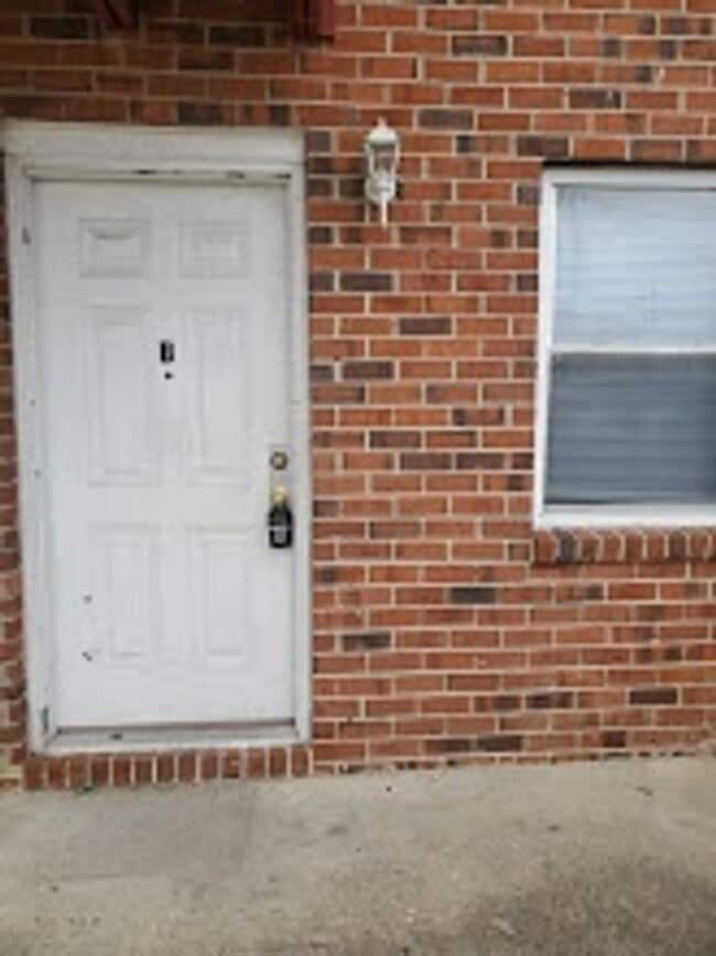 Photo - Spacious 2-Bedroom, 1-Bath Unit in Central Norfolk Unit 3322 Illinois Ave A