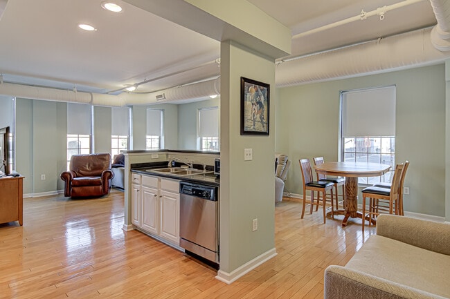 Photo - 212 N Main St