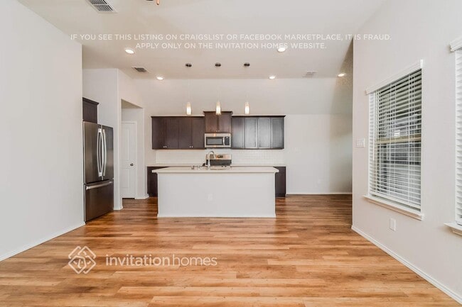 Photo - 1790 Alamandine Ave