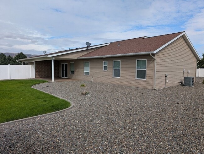 Photo - Gorgeous 3 Bed 2 Bath Clarkston Townhouse ...