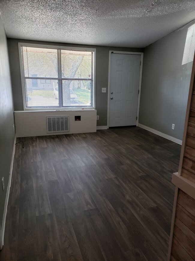 Photo - Redwood Hollow