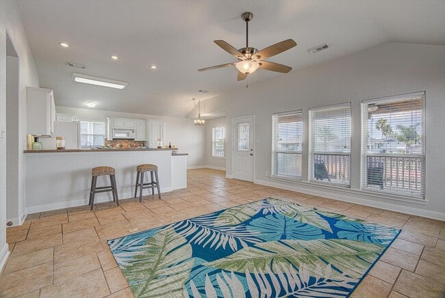 Photo - 721 Marlin St