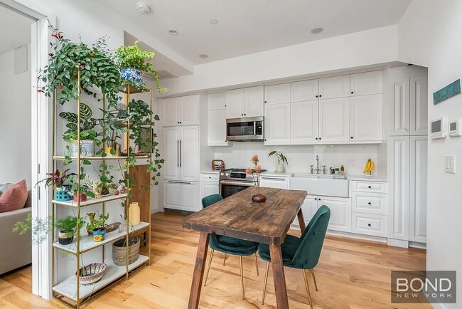 Photo - 278 Nassau Ave Condo Unit 3A