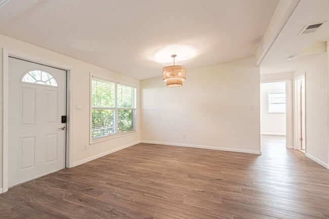 Photo - Annual Rental – Pet-Friendly Charming Napl...