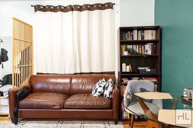 Photo - 11 STREET Unidad 1A