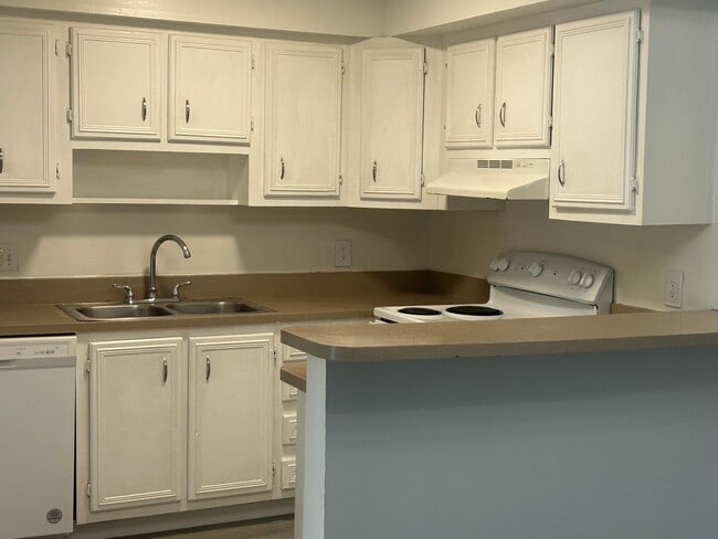 Building Photo - 3220 NW 84th Ave Unit F635