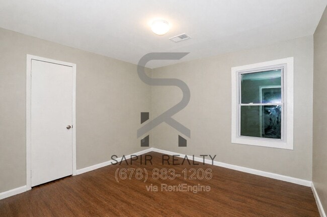 Photo - 202 Wendan Way