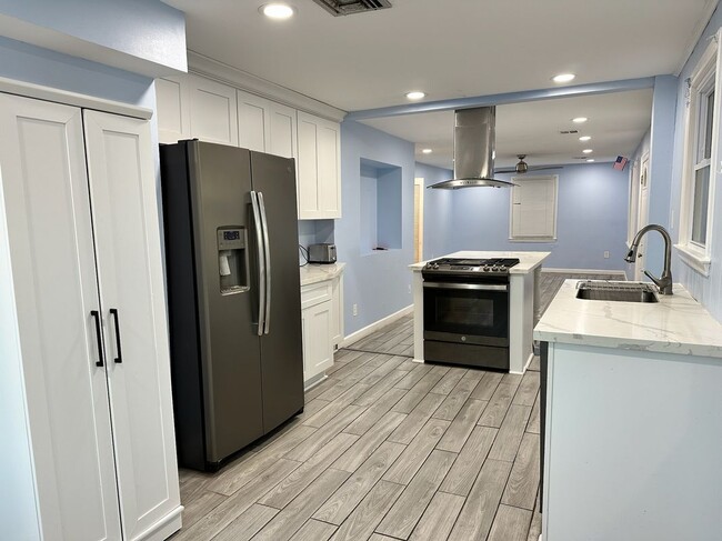 Photo - 10420 Ware Street