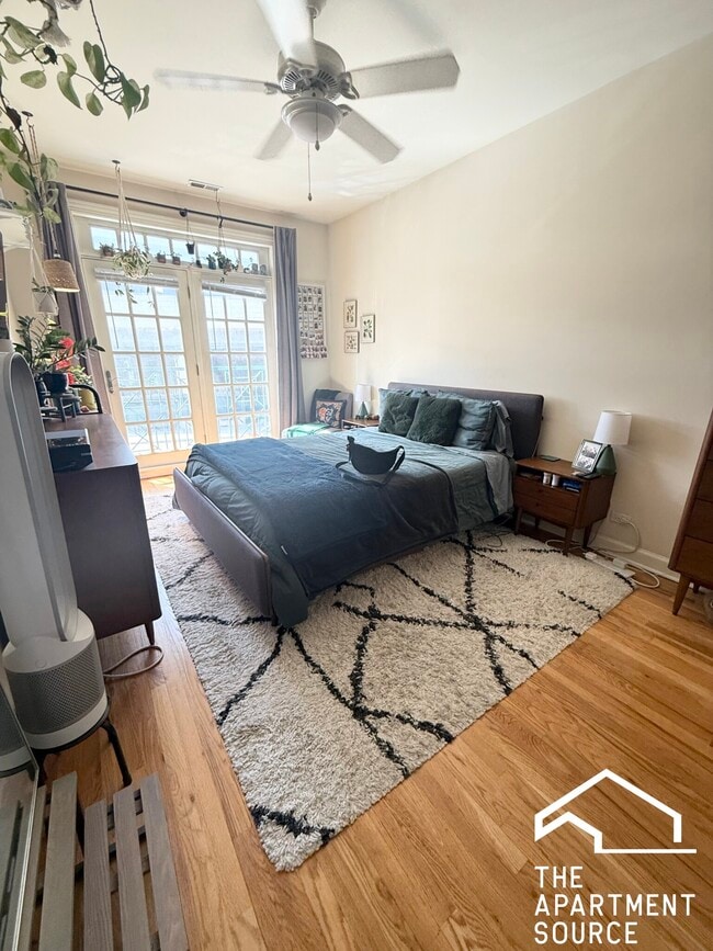 Photo - 3326 N Clark St