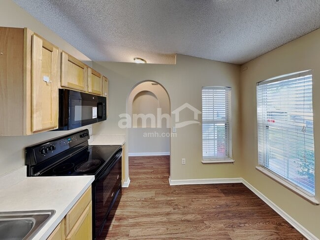 Photo - 9423 Thorn Glen Rd