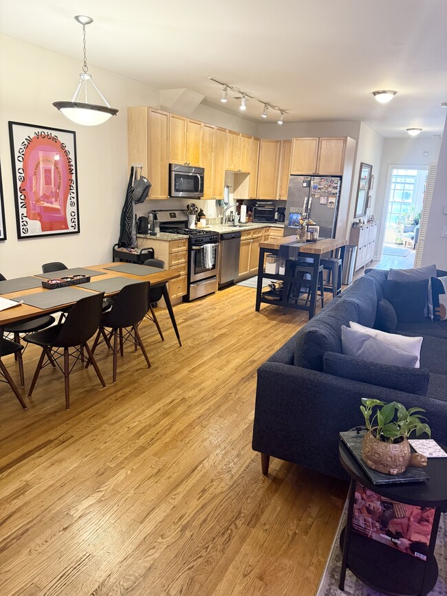 Photo - 3349 N Clark St Unidad 1