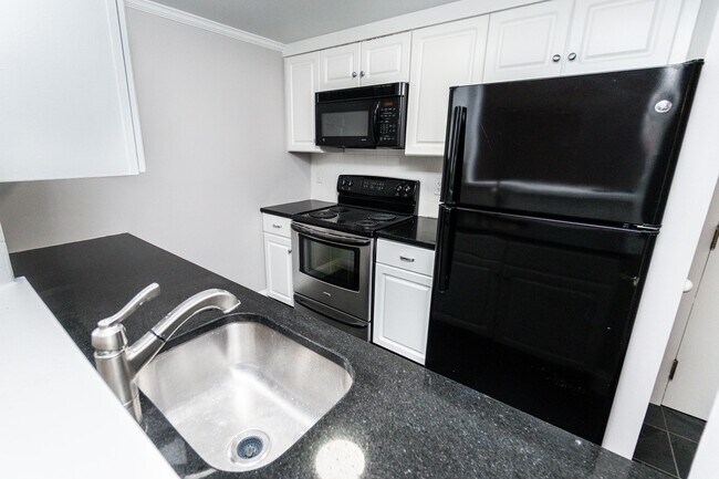 Photo - 1933 Commonwealth Ave Unidad 108