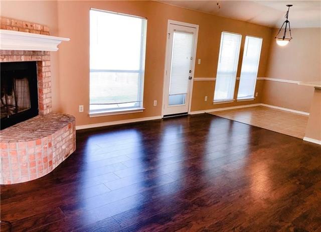 Photo - 320 W Windsor Dr