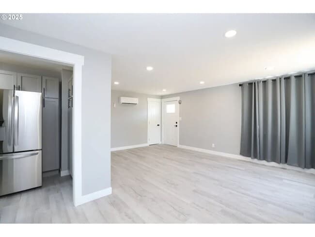 Photo - Royal Avenue