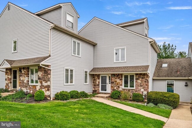 Photo - 302 Pinebrooke Cir Townhome