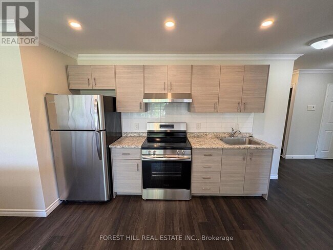 Photo - 130 King St E