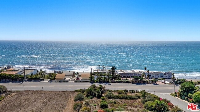 Photo - 11861 Ellice St Unidad A