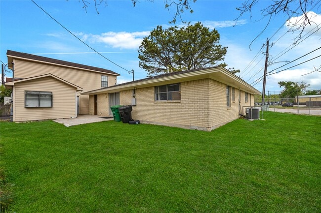 Photo - 70 Annette Ln