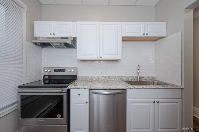 Photo - 2148 Main St