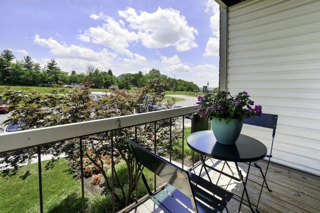 Ross Ridge Apartment Homes