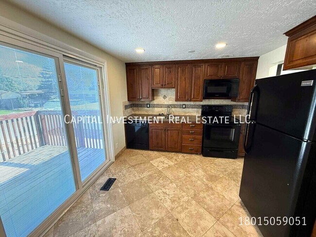Photo - 1102 E Sego Lily Dr