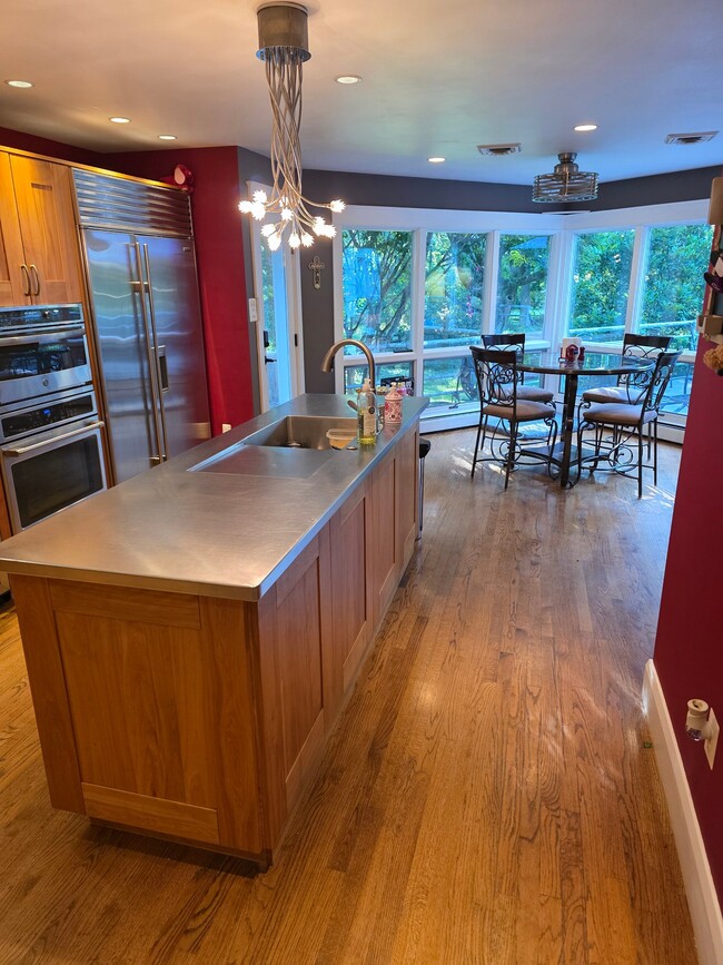 704 Cliveden Rd