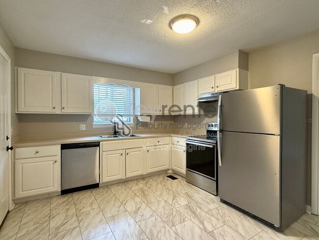 Photo - 550 Alexander Dr Unit A