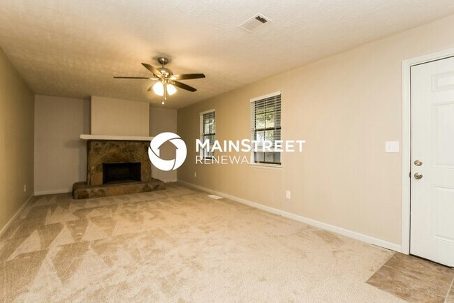 Photo - 3 Bedroom Pet-Friendly Home in Douglasville, GA with Main Street Renewal