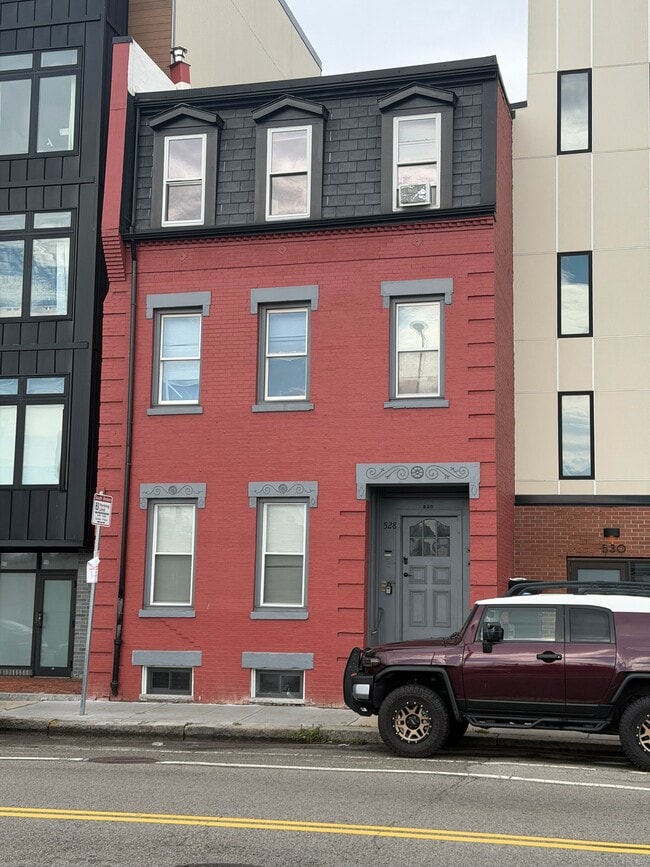 Building Photo - 528 Dorchester Ave Unit 2
