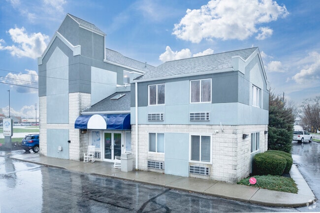 Building Photo - Lake-View Living Studio Suites