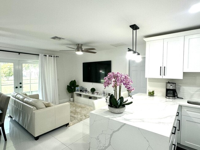 Photo - 121 Eider Ct
