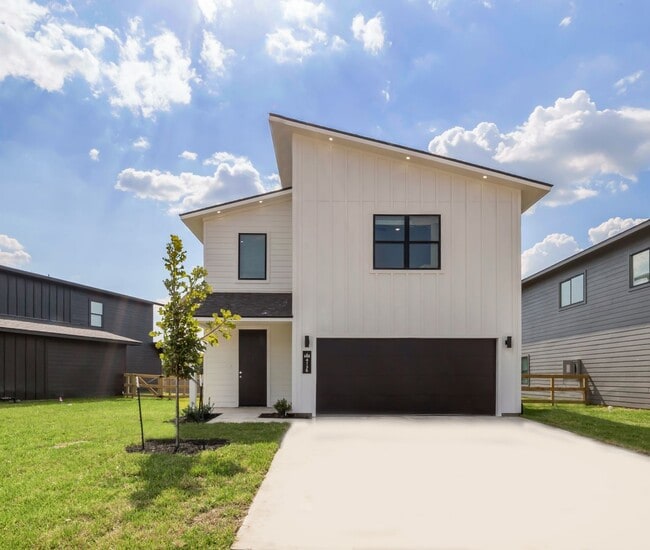Building Photo - Wolf Den 3BR Near South College Station | Ideal Layout + Garage + Space