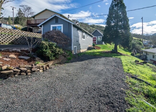 Photo - Newly Remodeled 2 Bedroom House with Storage!