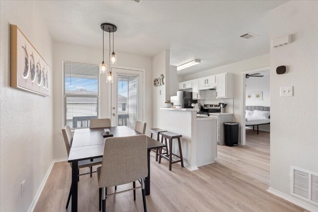 Photo - 5810 Redstone Dr Unidad D