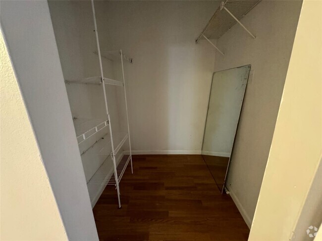 Building Photo - 4354 NW 9th Ave Unit 3D Rental