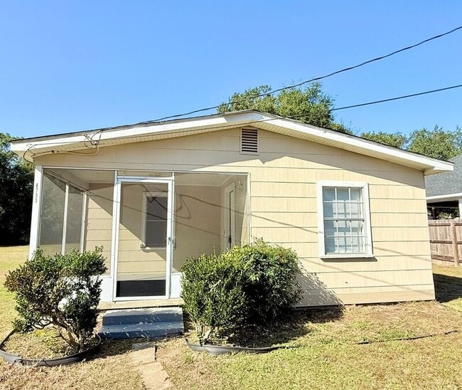 Building Photo - 8733 Chisholm Rd