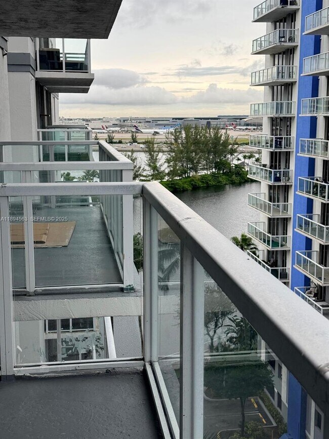 Building Photo - 5091 NW 7th St Unit 1009