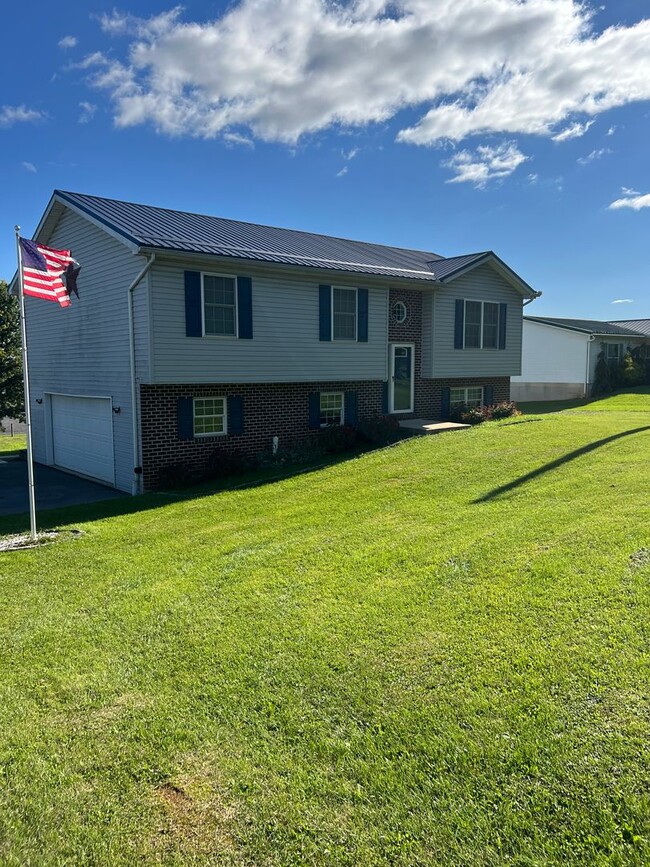 3 bedroom 2 bathroom Home In Shippensburg PA! - 3 bedroom 2 bathroom Home In Shippensburg PA!